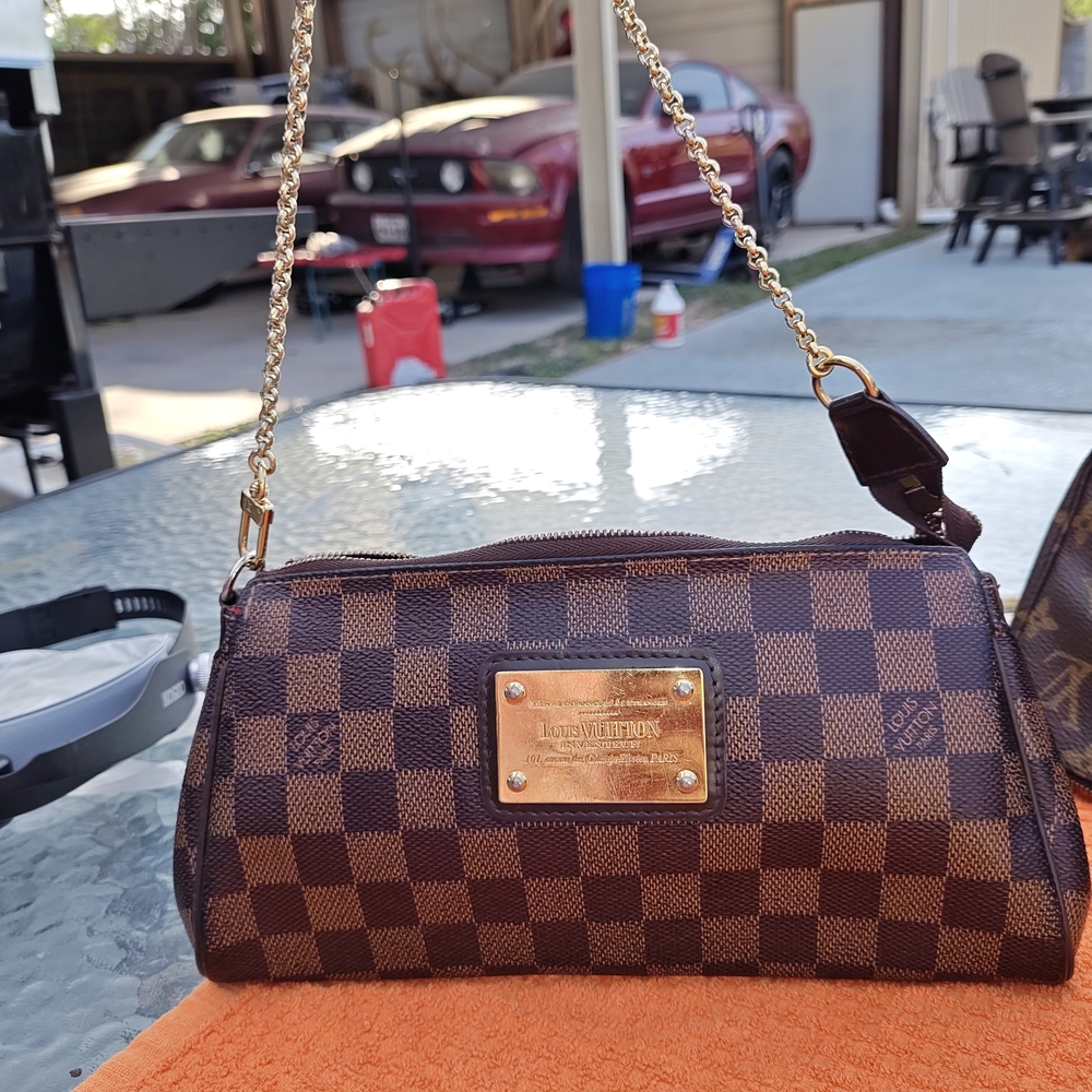 Louis Vuitton Damier Eva Clutch